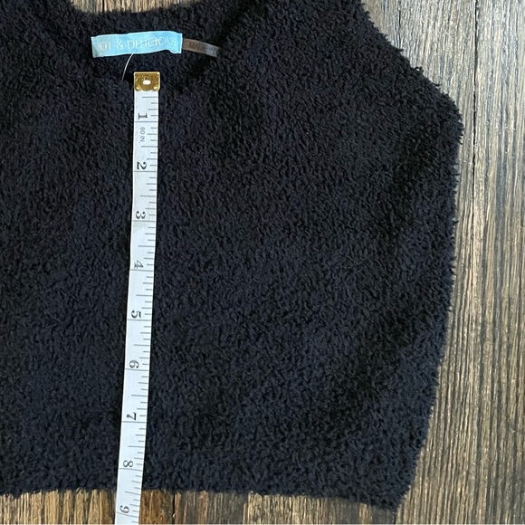 Fuzzy Black Crop Top - Size Large, Sleeveless, NWT, Hot & Delicious - Picture 7 of 7